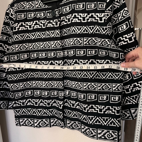Chico's VTG Womens Size L (Chico's Size 2)
Black White Embroidered Blazer - Picture 3 of 4